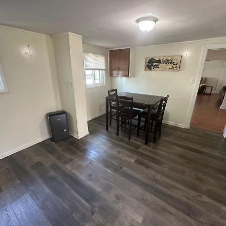 Charming 3-Bed, 1,5 Bath Home - Entire Space Just For You! グッドレッツビル エクステリア 写真