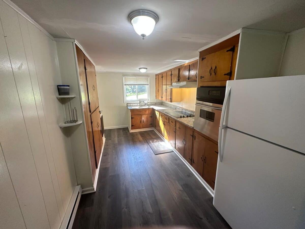 Charming 3-Bed, 1,5 Bath Home - Entire Space Just For You! グッドレッツビル エクステリア 写真