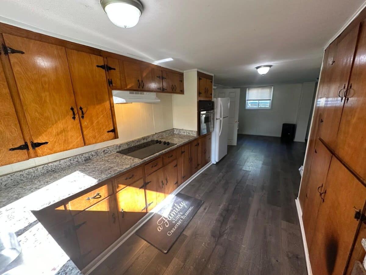 Charming 3-Bed, 1,5 Bath Home - Entire Space Just For You! グッドレッツビル エクステリア 写真