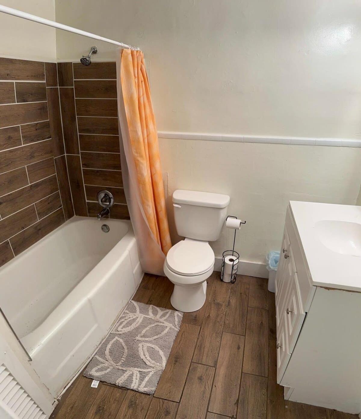 Charming 3-Bed, 1,5 Bath Home - Entire Space Just For You! グッドレッツビル エクステリア 写真