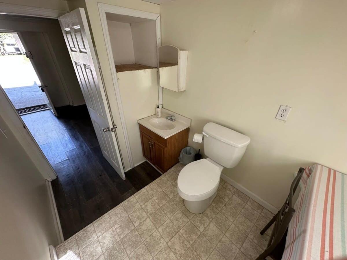 Charming 3-Bed, 1,5 Bath Home - Entire Space Just For You! グッドレッツビル エクステリア 写真