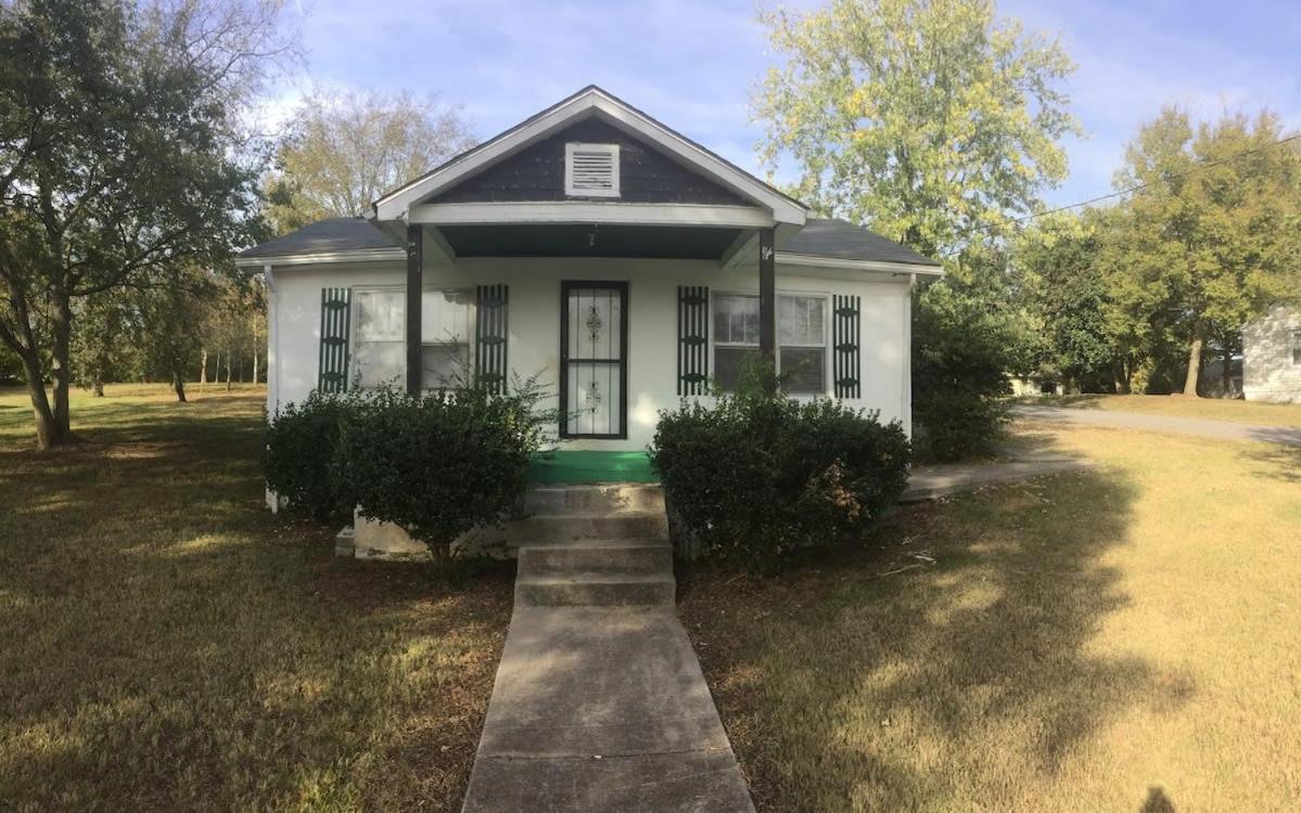 Charming 3-Bed, 1,5 Bath Home - Entire Space Just For You! グッドレッツビル エクステリア 写真